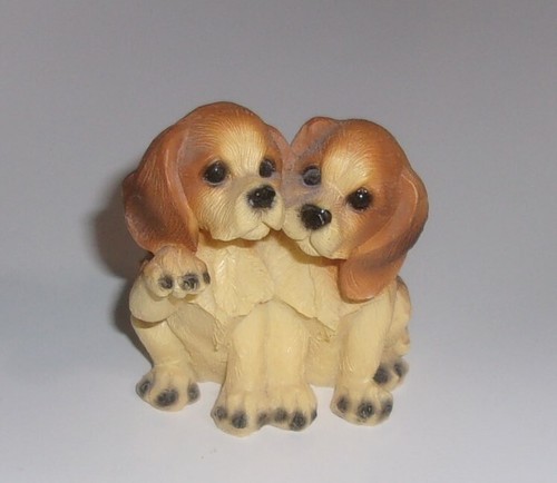 Pair beagle dogs resin - beagle,